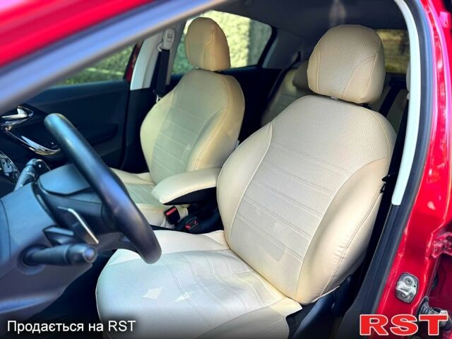 Красный Пежо 208, объемом двигателя 1.2 л и пробегом 101 тыс. км за 7400 $, фото 12 на Automoto.ua