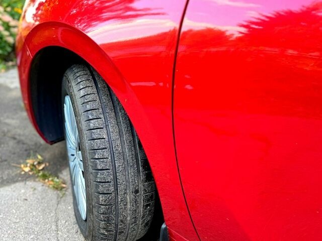 Красный Пежо 208, объемом двигателя 1.2 л и пробегом 101 тыс. км за 7400 $, фото 4 на Automoto.ua