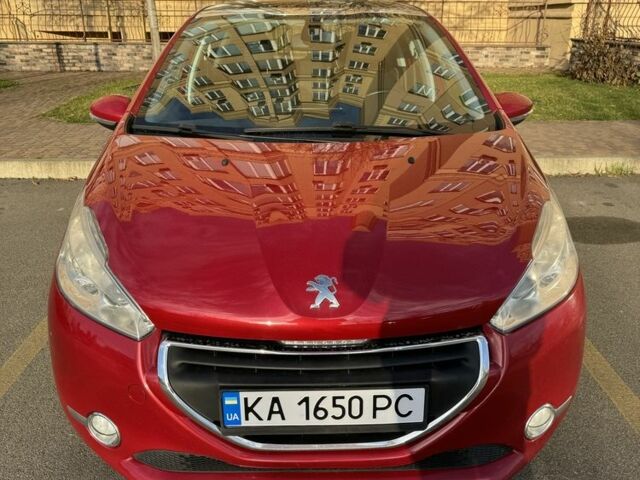 Красный Пежо 208, объемом двигателя 1.2 л и пробегом 165 тыс. км за 8500 $, фото 2 на Automoto.ua