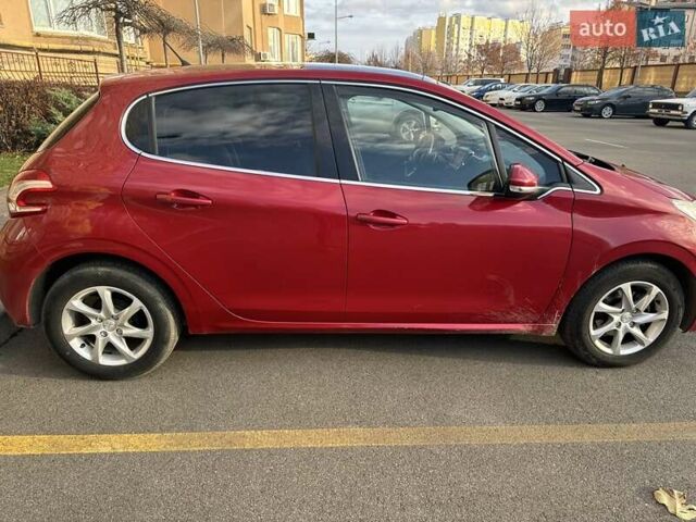 Красный Пежо 208, объемом двигателя 1.2 л и пробегом 165 тыс. км за 8500 $, фото 4 на Automoto.ua