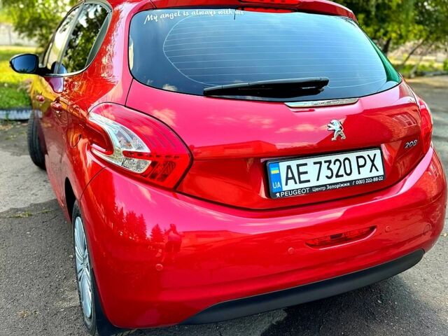 Красный Пежо 208, объемом двигателя 1.2 л и пробегом 101 тыс. км за 7400 $, фото 3 на Automoto.ua