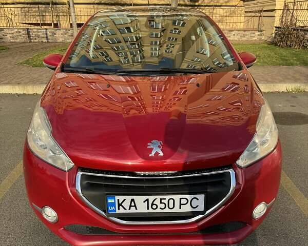 Красный Пежо 208, объемом двигателя 1.2 л и пробегом 165 тыс. км за 8500 $, фото 17 на Automoto.ua