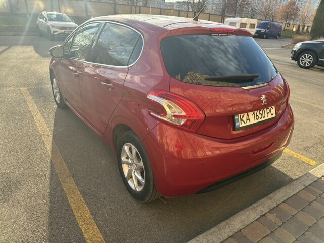 Красный Пежо 208, объемом двигателя 1.2 л и пробегом 165 тыс. км за 8500 $, фото 3 на Automoto.ua