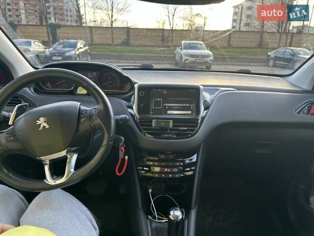 Красный Пежо 208, объемом двигателя 1.2 л и пробегом 165 тыс. км за 8500 $, фото 11 на Automoto.ua