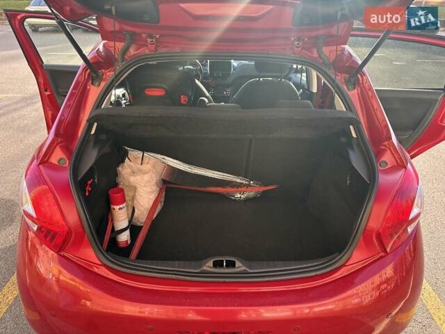 Красный Пежо 208, объемом двигателя 1.2 л и пробегом 165 тыс. км за 8500 $, фото 14 на Automoto.ua