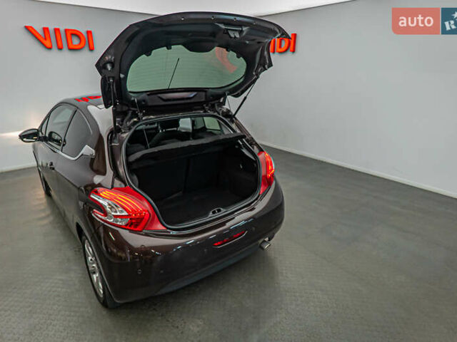 Пежо 208, объемом двигателя 1.6 л и пробегом 86 тыс. км за 8903 $, фото 6 на Automoto.ua