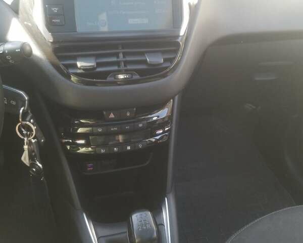 Пежо 208, объемом двигателя 1.6 л и пробегом 210 тыс. км за 6900 $, фото 8 на Automoto.ua