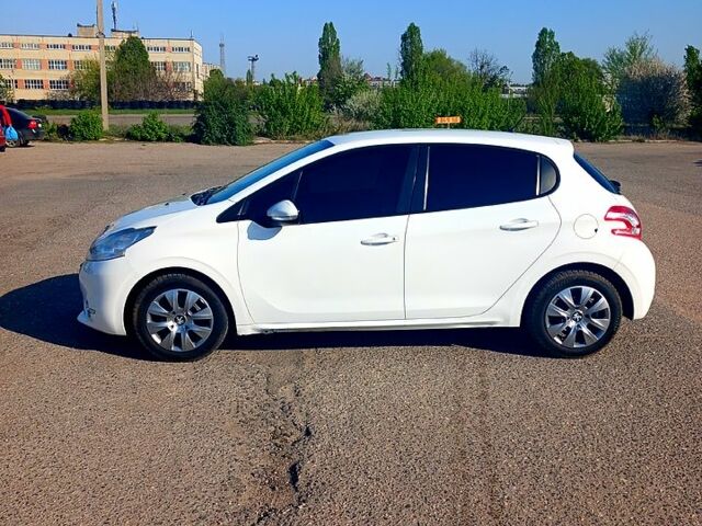 Пежо 208, объемом двигателя 1.2 л и пробегом 158 тыс. км за 5900 $, фото 4 на Automoto.ua