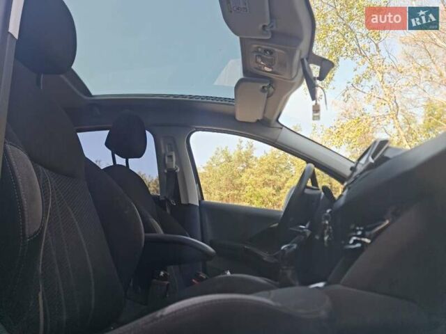 Пежо 208, объемом двигателя 1.6 л и пробегом 210 тыс. км за 6900 $, фото 6 на Automoto.ua