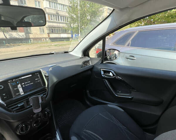 Пежо 208, объемом двигателя 1.2 л и пробегом 129 тыс. км за 7000 $, фото 7 на Automoto.ua
