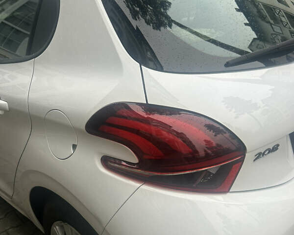 Пежо 208, объемом двигателя 1.2 л и пробегом 118 тыс. км за 8100 $, фото 2 на Automoto.ua