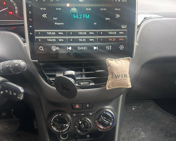 Пежо 208, объемом двигателя 1.2 л и пробегом 118 тыс. км за 8100 $, фото 18 на Automoto.ua