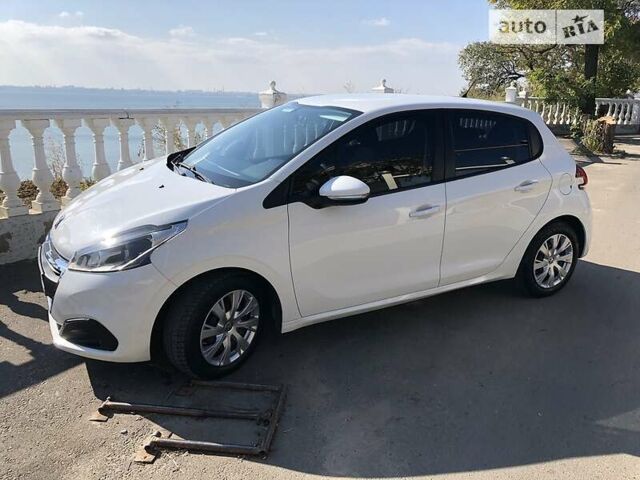 Пежо 208, об'ємом двигуна 1.2 л та пробігом 125 тис. км за 8200 $, фото 2 на Automoto.ua