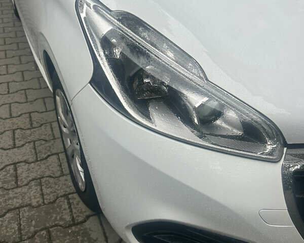 Пежо 208, объемом двигателя 1.2 л и пробегом 118 тыс. км за 8100 $, фото 5 на Automoto.ua