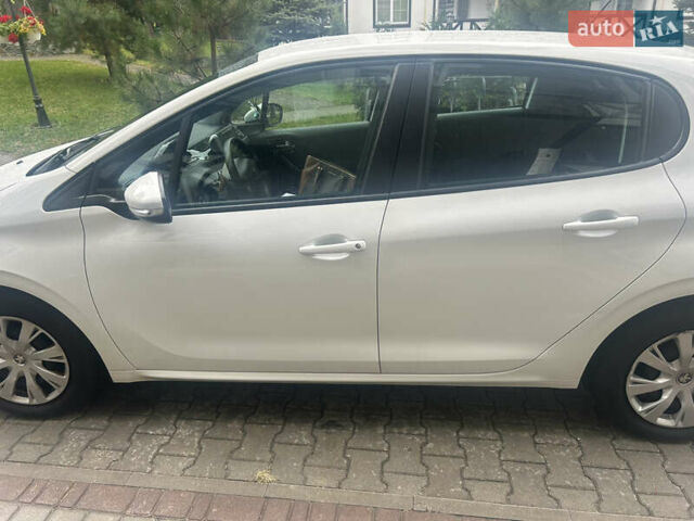 Пежо 208, объемом двигателя 1.2 л и пробегом 118 тыс. км за 8100 $, фото 1 на Automoto.ua