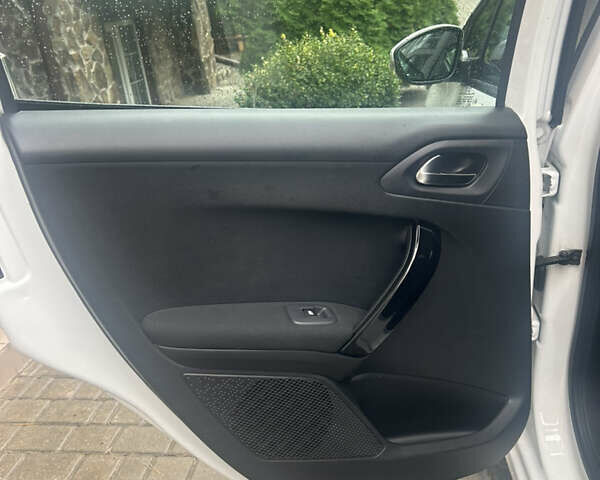 Пежо 208, объемом двигателя 1.2 л и пробегом 118 тыс. км за 8100 $, фото 27 на Automoto.ua