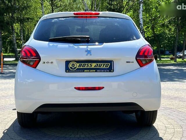 Пежо 208, об'ємом двигуна 1.2 л та пробігом 71 тис. км за 9990 $, фото 5 на Automoto.ua