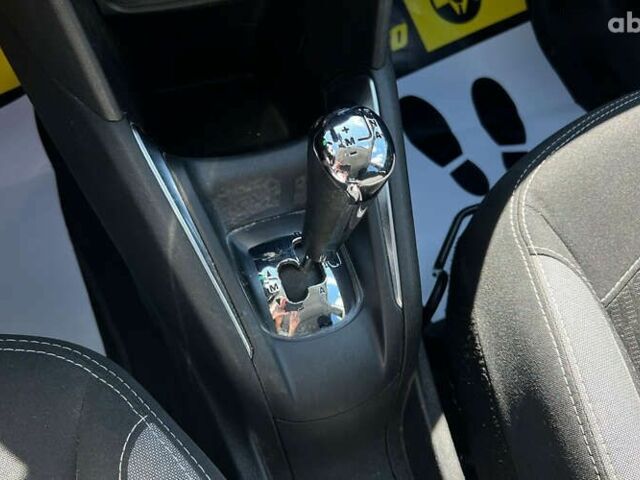 Пежо 208, об'ємом двигуна 1.2 л та пробігом 71 тис. км за 9990 $, фото 18 на Automoto.ua