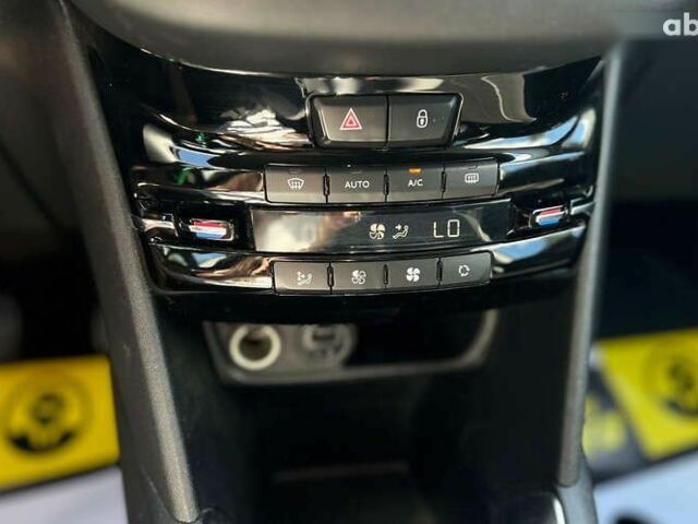 Пежо 208, об'ємом двигуна 1.2 л та пробігом 71 тис. км за 9990 $, фото 19 на Automoto.ua