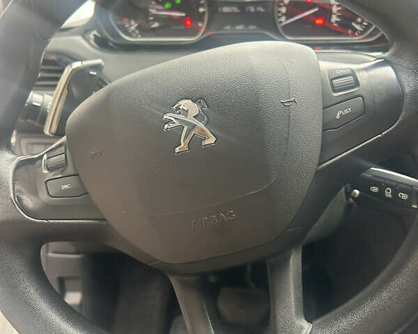 Пежо 208, объемом двигателя 1.2 л и пробегом 118 тыс. км за 8100 $, фото 20 на Automoto.ua