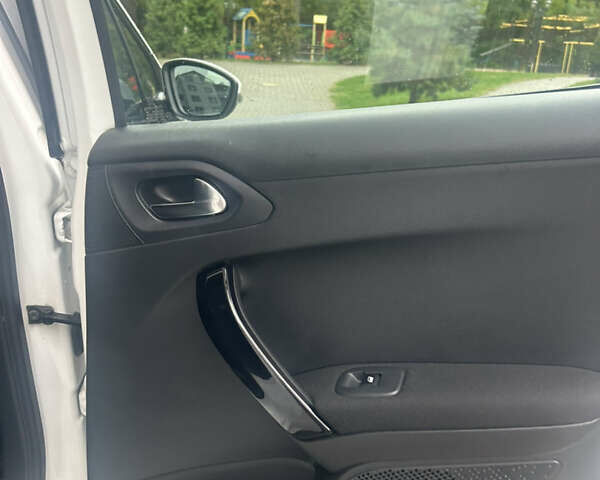 Пежо 208, объемом двигателя 1.2 л и пробегом 118 тыс. км за 8100 $, фото 26 на Automoto.ua