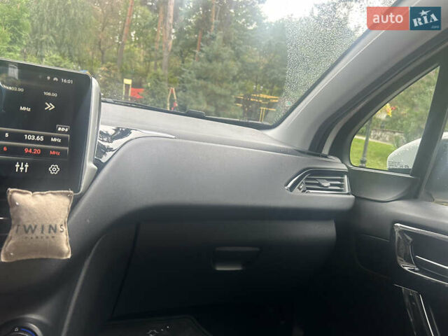 Пежо 208, объемом двигателя 1.2 л и пробегом 118 тыс. км за 8100 $, фото 17 на Automoto.ua
