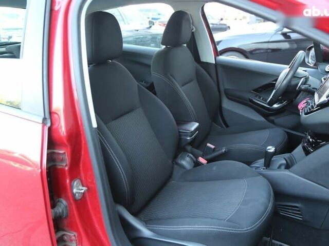 Пежо 208, объемом двигателя 1.2 л и пробегом 95 тыс. км за 9500 $, фото 11 на Automoto.ua