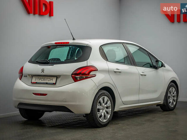 Пежо 208, объемом двигателя 1.2 л и пробегом 125 тыс. км за 8212 $, фото 4 на Automoto.ua