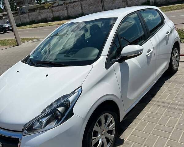 Пежо 208, об'ємом двигуна 1.2 л та пробігом 81 тис. км за 8300 $, фото 4 на Automoto.ua