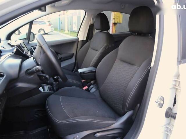 Пежо 208, объемом двигателя 1.5 л и пробегом 55 тыс. км за 12000 $, фото 7 на Automoto.ua