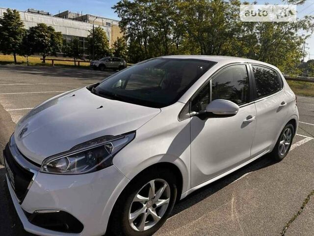 Пежо 208, об'ємом двигуна 1.5 л та пробігом 38 тис. км за 15000 $, фото 1 на Automoto.ua