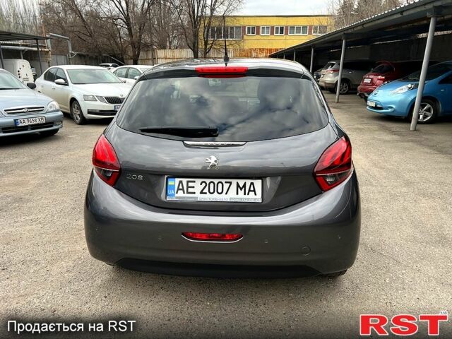 Пежо 208, объемом двигателя 1.2 л и пробегом 34 тыс. км за 13000 $, фото 4 на Automoto.ua