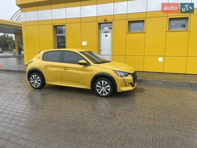 Желтый Пежо 208, объемом двигателя 0 л и пробегом 33 тыс. км за 14199 $, фото 1 на Automoto.ua
