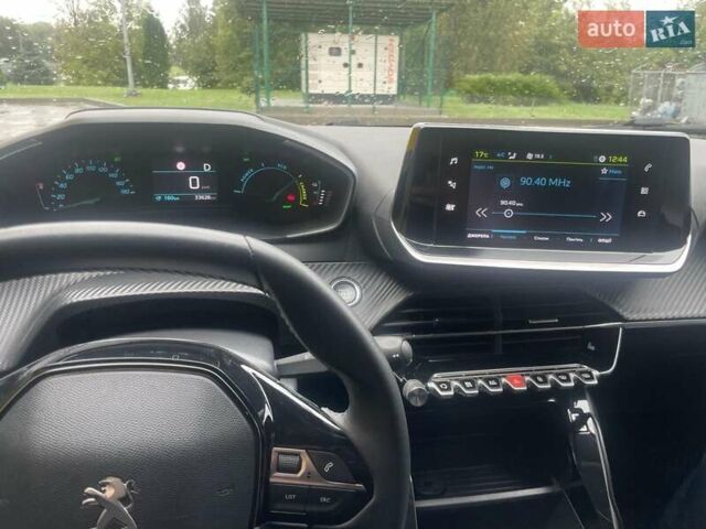 Желтый Пежо 208, объемом двигателя 0 л и пробегом 33 тыс. км за 14199 $, фото 12 на Automoto.ua
