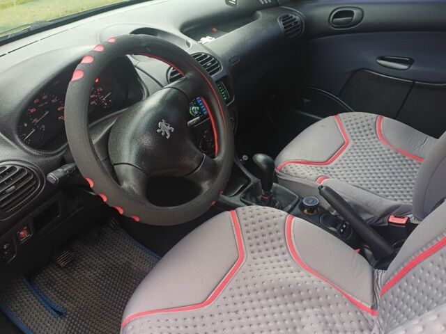 Сірий Пежо 208, об'ємом двигуна 1.4 л та пробігом 230 тис. км за 2349 $, фото 11 на Automoto.ua