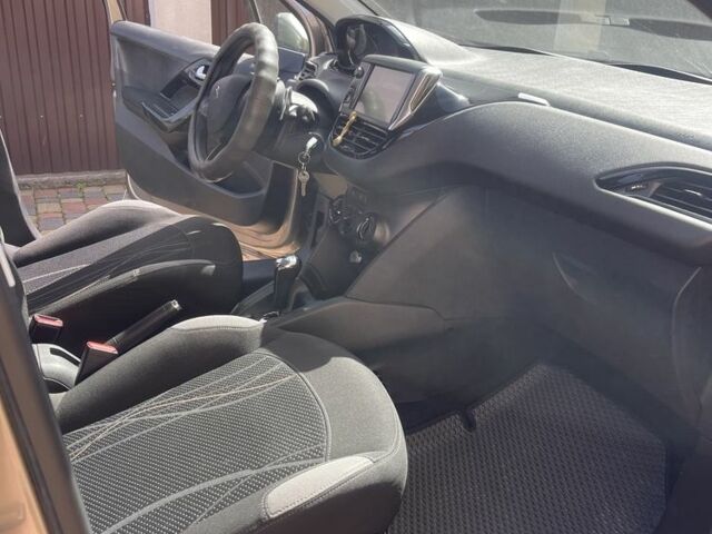 Сірий Пежо 208, об'ємом двигуна 1.4 л та пробігом 98 тис. км за 8200 $, фото 2 на Automoto.ua