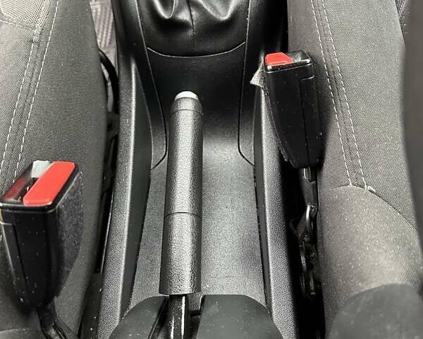 Серый Пежо 208, объемом двигателя 1.4 л и пробегом 192 тыс. км за 7200 $, фото 7 на Automoto.ua