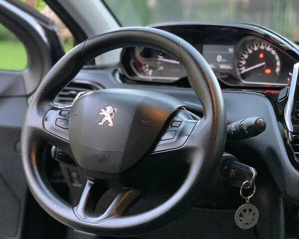 Сірий Пежо 208, об'ємом двигуна 1.4 л та пробігом 230 тис. км за 7300 $, фото 6 на Automoto.ua