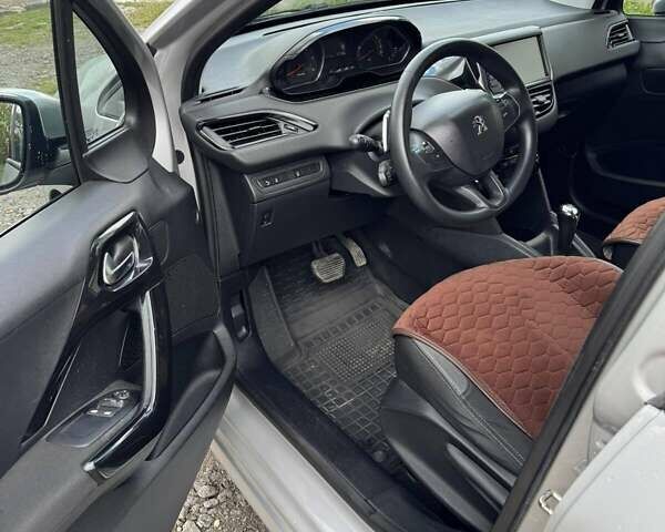 Серый Пежо 208, объемом двигателя 1.4 л и пробегом 165 тыс. км за 6500 $, фото 5 на Automoto.ua