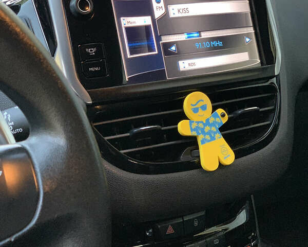 Сірий Пежо 208, об'ємом двигуна 1.4 л та пробігом 230 тис. км за 7300 $, фото 4 на Automoto.ua