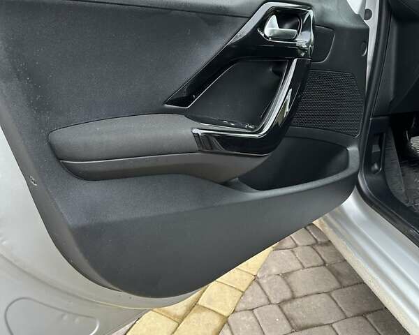 Серый Пежо 208, объемом двигателя 1.4 л и пробегом 192 тыс. км за 7200 $, фото 3 на Automoto.ua