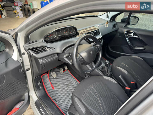 Серый Пежо 208, объемом двигателя 1.4 л и пробегом 197 тыс. км за 6000 $, фото 6 на Automoto.ua