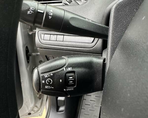 Серый Пежо 208, объемом двигателя 1.4 л и пробегом 192 тыс. км за 7200 $, фото 12 на Automoto.ua