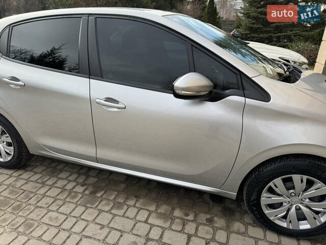 Серый Пежо 208, объемом двигателя 1.4 л и пробегом 197 тыс. км за 6000 $, фото 8 на Automoto.ua