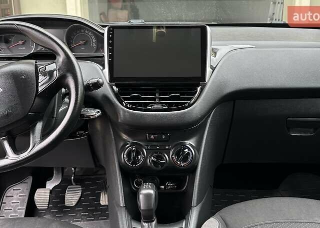 Серый Пежо 208, объемом двигателя 1.4 л и пробегом 192 тыс. км за 7200 $, фото 4 на Automoto.ua