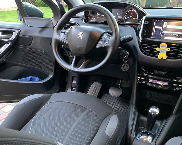 Сірий Пежо 208, об'ємом двигуна 1.4 л та пробігом 230 тис. км за 7300 $, фото 5 на Automoto.ua