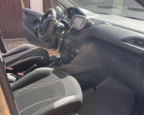 Серый Пежо 208, объемом двигателя 1.4 л и пробегом 98 тыс. км за 8200 $, фото 12 на Automoto.ua