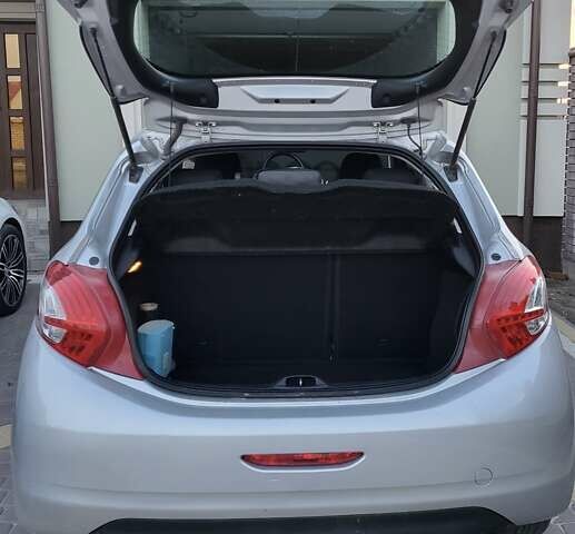 Серый Пежо 208, объемом двигателя 1.4 л и пробегом 192 тыс. км за 7200 $, фото 1 на Automoto.ua
