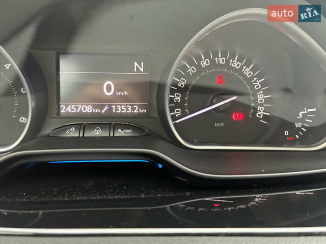 Сірий Пежо 208, об'ємом двигуна 1.4 л та пробігом 246 тис. км за 8000 $, фото 8 на Automoto.ua
