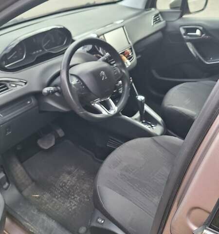 Сірий Пежо 208, об'ємом двигуна 1.6 л та пробігом 81 тис. км за 9900 $, фото 4 на Automoto.ua